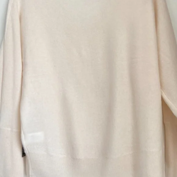 NWT TAHARI 100% 2- PLY CASHMERE Sweater Whole Cut Sleeve V- Neck Pearl Large - Picture 2 of 5